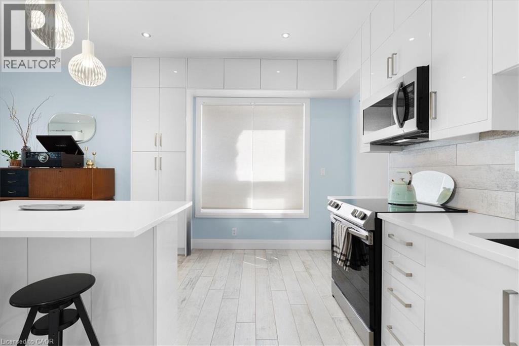 575 Mary Street, Hamilton, ON - Indoor Photo Showing Kitchen With Upgraded Kitchen