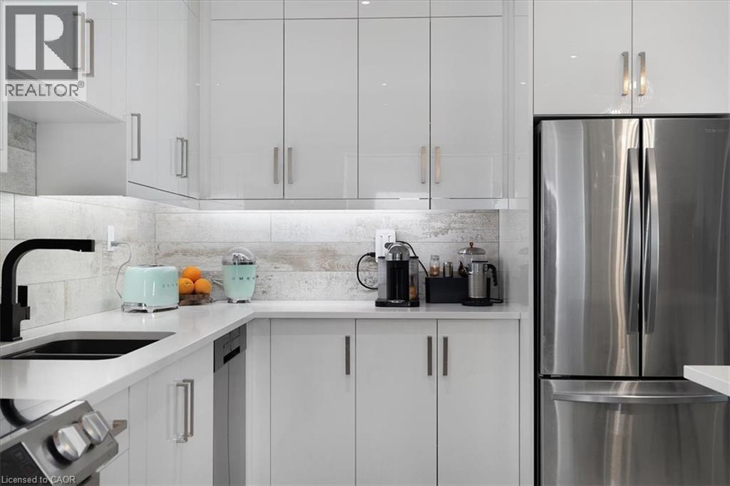 575 Mary Street, Hamilton, ON - Indoor Photo Showing Kitchen With Double Sink With Upgraded Kitchen