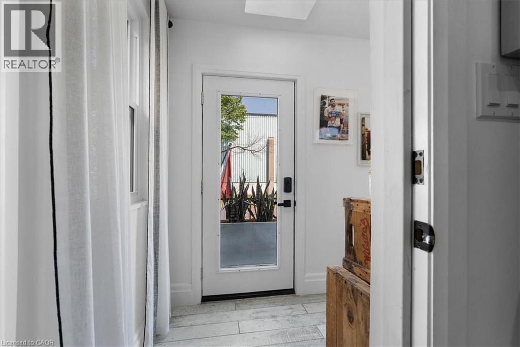 575 Mary Street, Hamilton, ON - Indoor Photo Showing Other Room