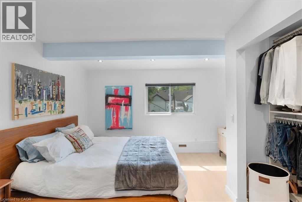 575 Mary Street, Hamilton, ON - Indoor Photo Showing Bedroom