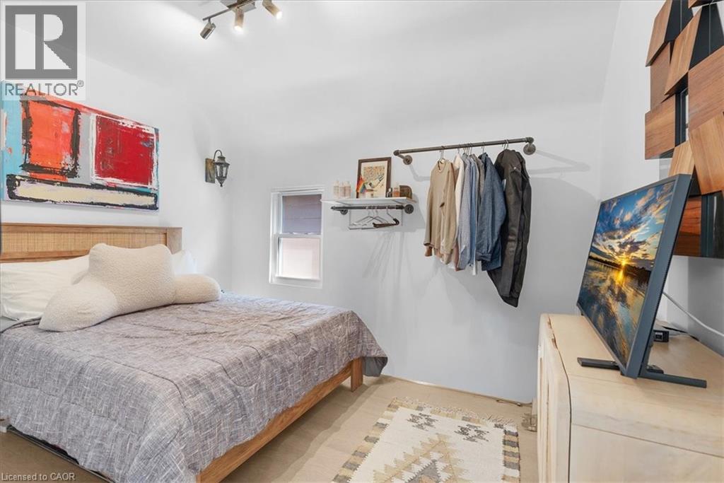 575 Mary Street, Hamilton, ON - Indoor Photo Showing Bedroom