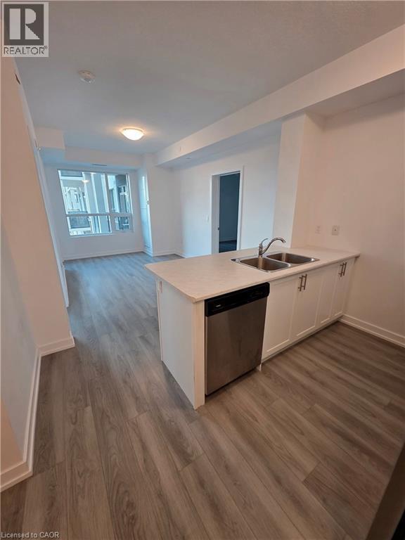 5055 Greenlane Road Unit# 433, Beamsville, ON - Indoor Photo Showing Kitchen With Double Sink