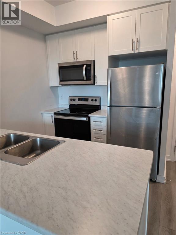 5055 Greenlane Road Unit# 433, Beamsville, ON - Indoor Photo Showing Kitchen With Double Sink