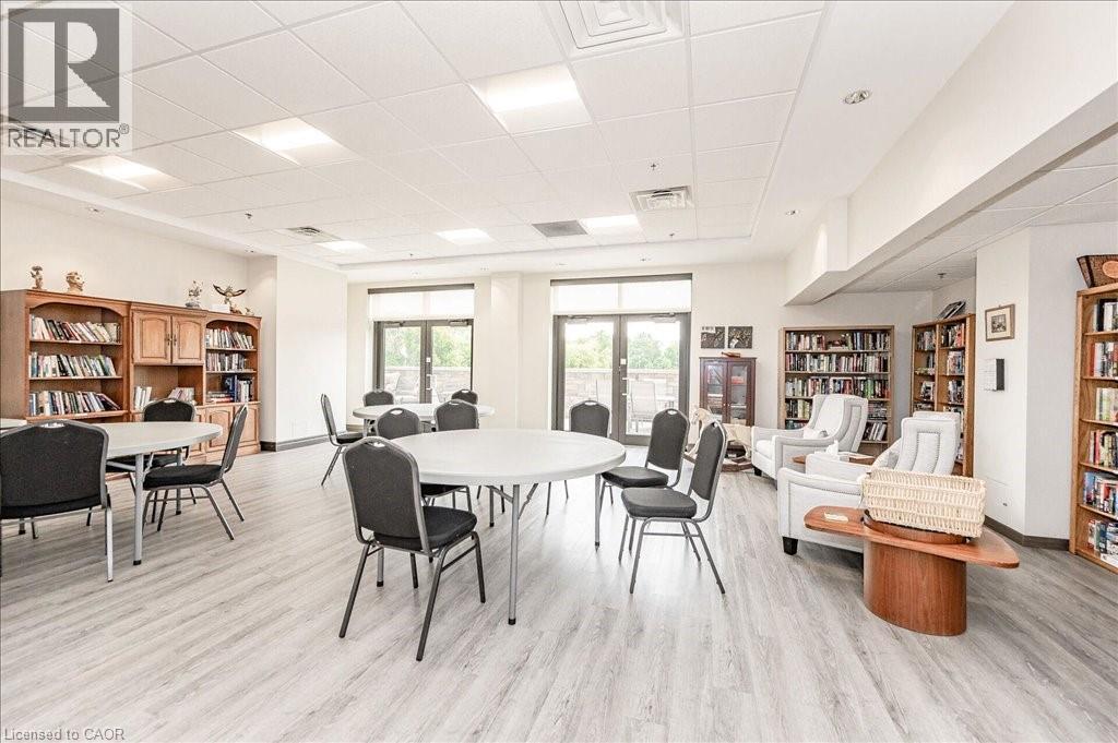 3290 New Street Unit# 607, Burlington, ON - Indoor Photo Showing Dining Room