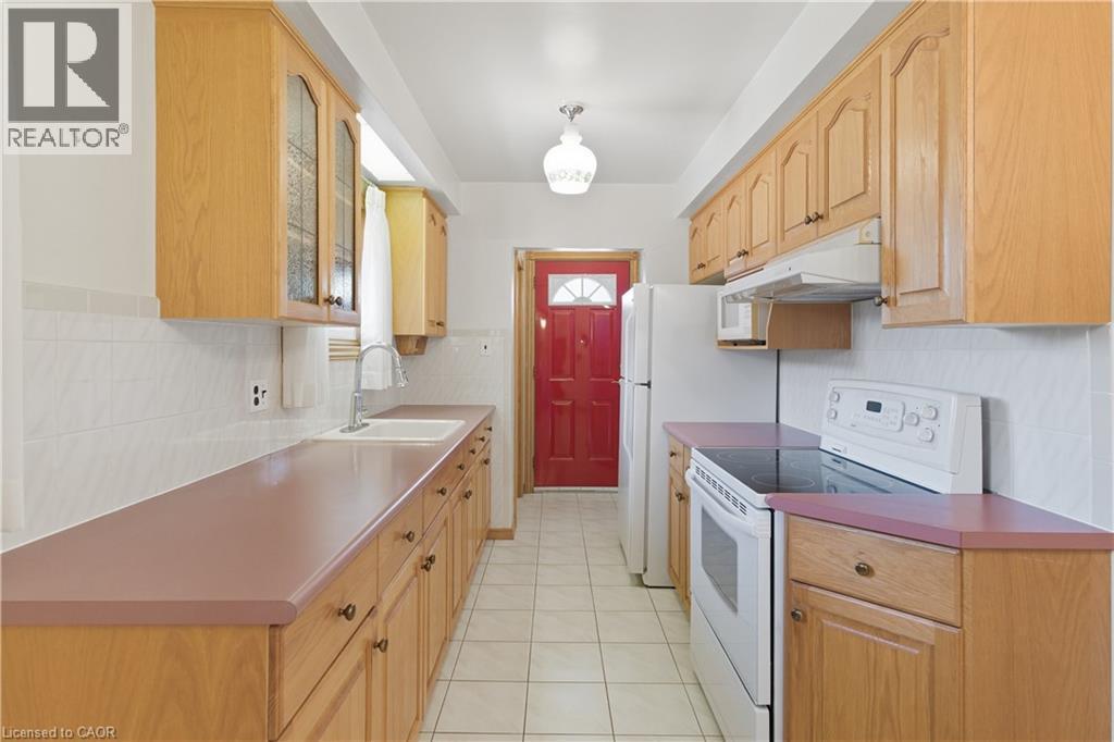 98 East 16Th Street, Hamilton, ON - Indoor Photo Showing Kitchen