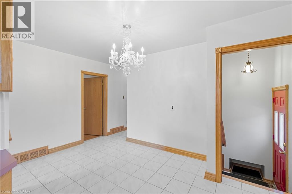 98 East 16Th Street, Hamilton, ON - Indoor Photo Showing Other Room