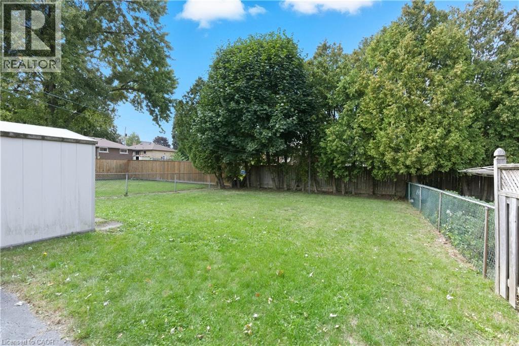 98 East 16Th Street, Hamilton, ON - Outdoor With Backyard