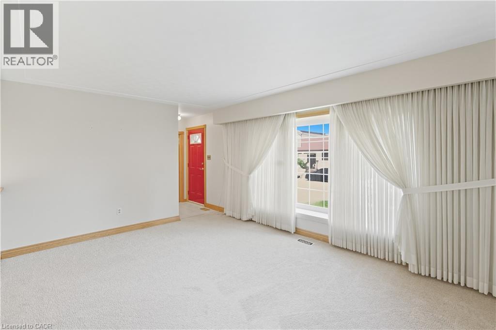 98 East 16Th Street, Hamilton, ON - Indoor Photo Showing Other Room
