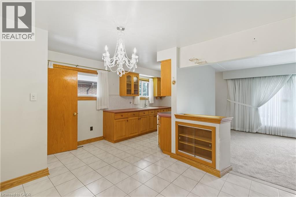 98 East 16Th Street, Hamilton, ON - Indoor