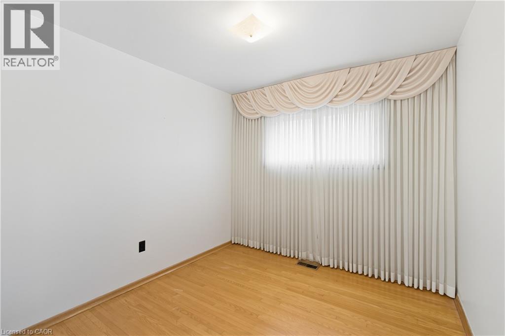 98 East 16Th Street, Hamilton, ON - Indoor Photo Showing Other Room