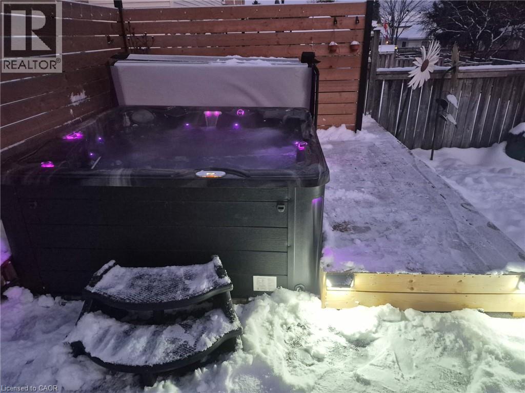 Exterior view of a jacuzzi - 136 Limpert Avenue, Cambridge, ON - Outdoor