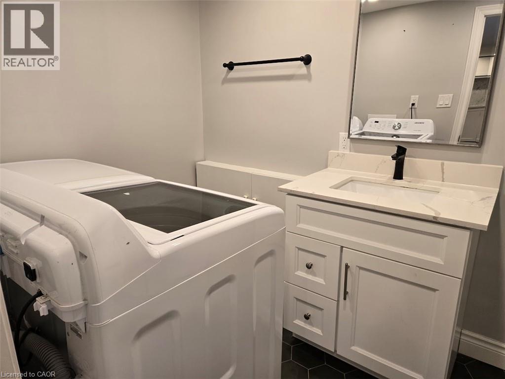 373 East 27Th Street, Hamilton, ON - Indoor Photo Showing Laundry Room