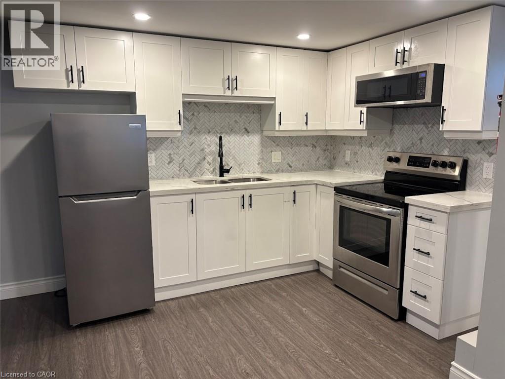 373 East 27Th Street, Hamilton, ON - Indoor Photo Showing Kitchen With Double Sink