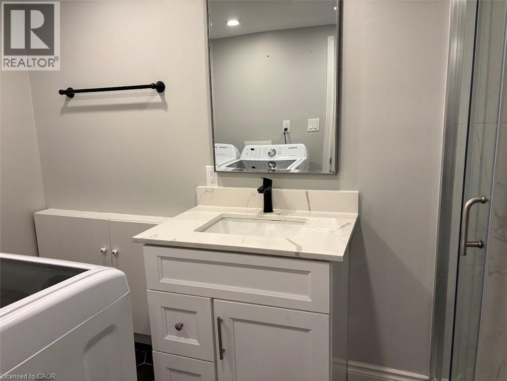 373 East 27Th Street, Hamilton, ON - Indoor Photo Showing Laundry Room