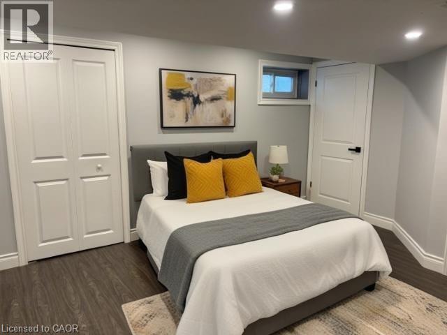 373 East 27Th Street, Hamilton, ON - Indoor Photo Showing Bedroom