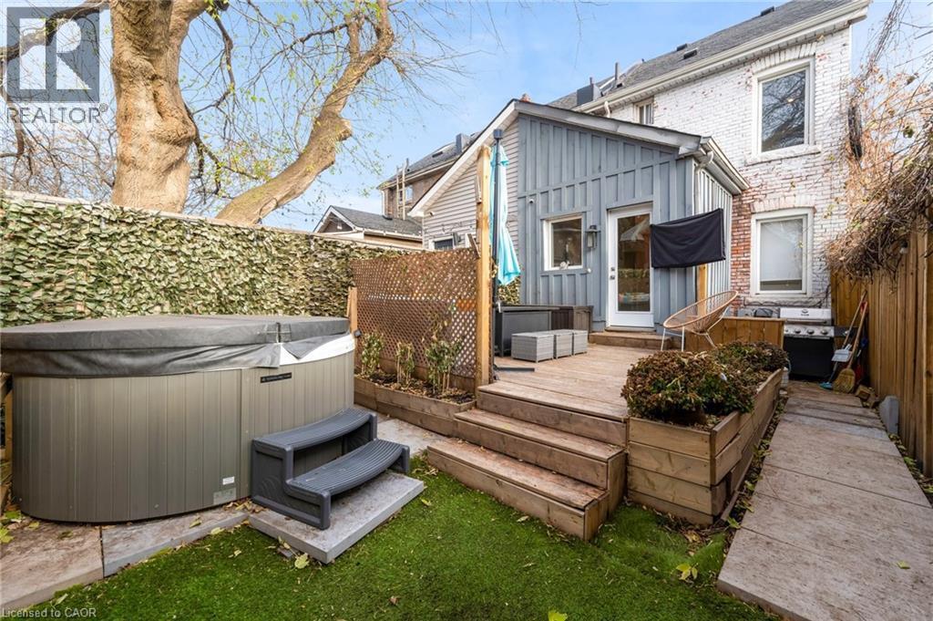 373 Emerald Street N, Hamilton, ON - Outdoor