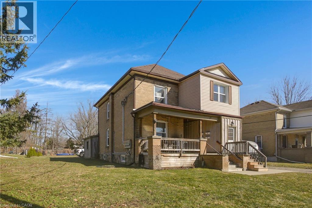 17 Shaw Avenue W, Cambridge, ON - Outdoor With Deck Patio Veranda