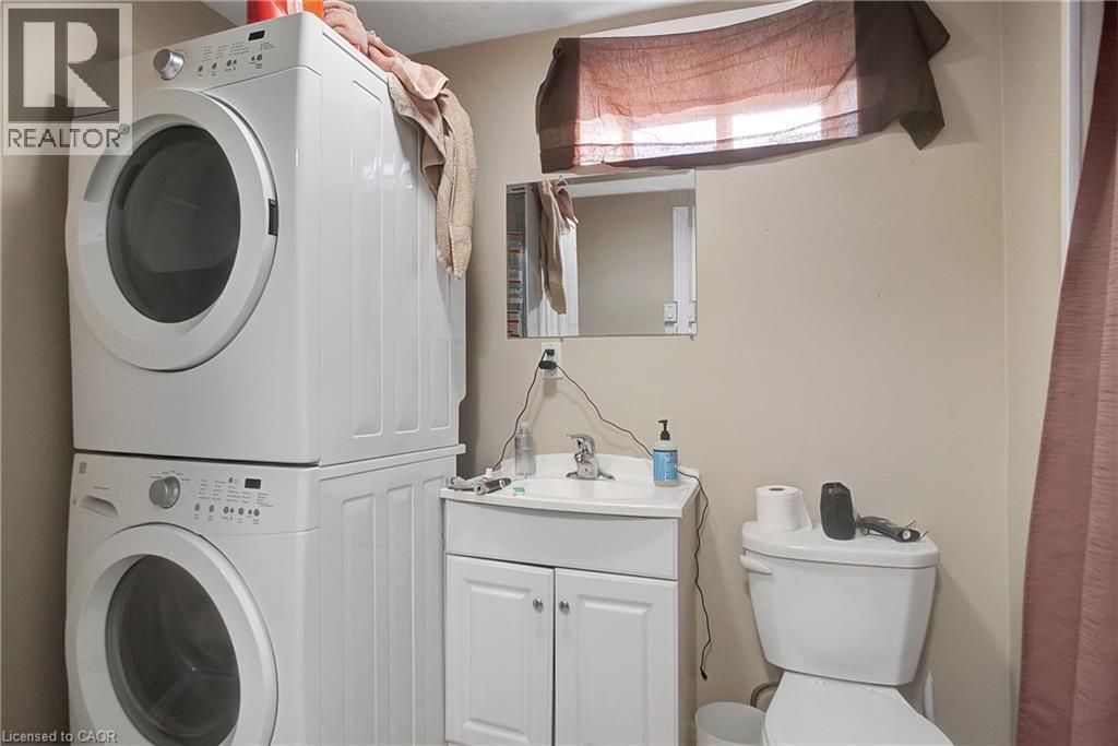 17 Shaw Avenue W, Cambridge, ON - Indoor Photo Showing Laundry Room