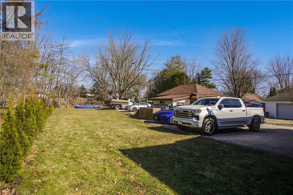 17 Shaw Avenue W, Cambridge, ON - Outdoor