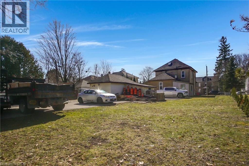 17 Shaw Avenue W, Cambridge, ON - Outdoor