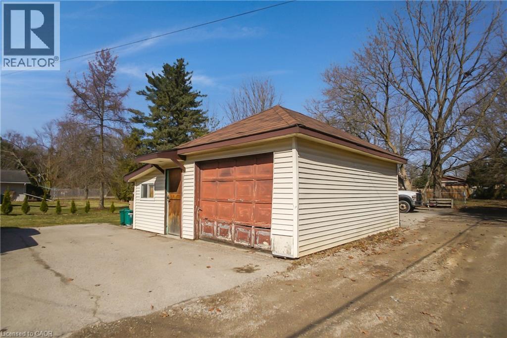17 Shaw Avenue W, Cambridge, ON - Outdoor
