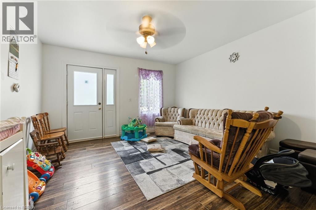 396 William Street, Delhi, ON - Indoor Photo Showing Living Room