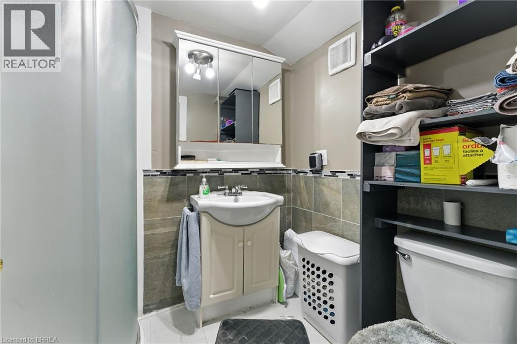 396 William Street, Delhi, ON - Indoor Photo Showing Bathroom