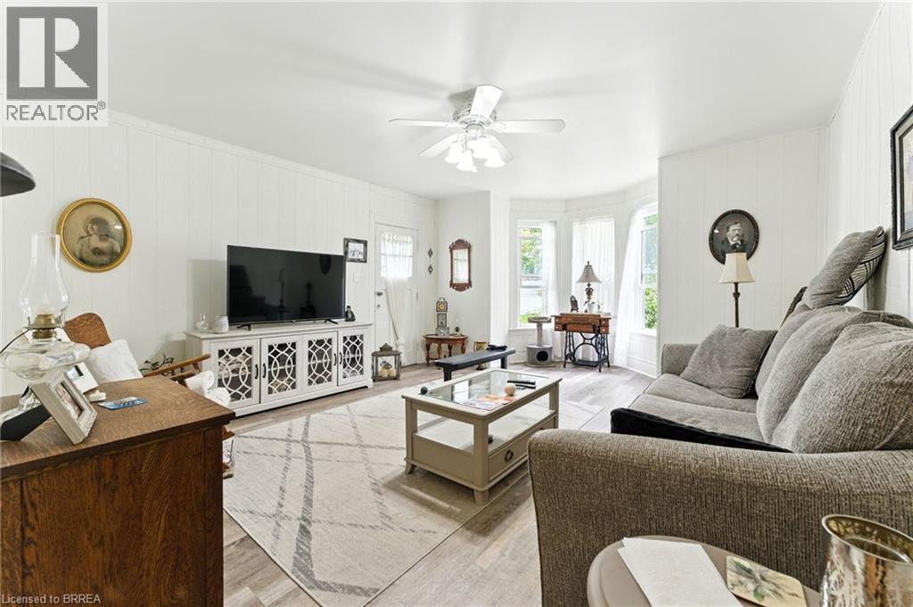 396 William Street, Delhi, ON - Indoor Photo Showing Living Room