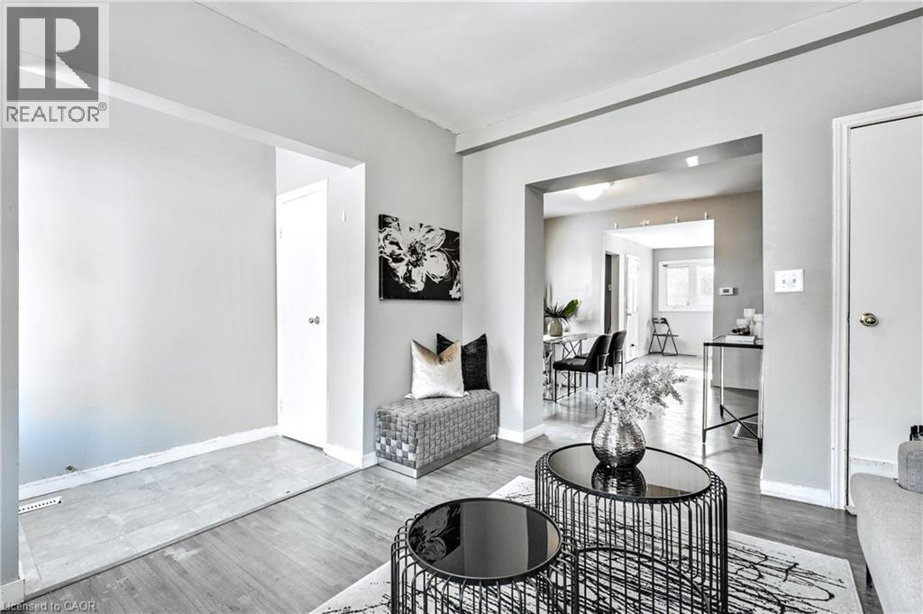 381 Herkimer Street, Hamilton, ON - Indoor Photo Showing Other Room