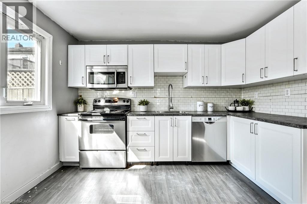 381 Herkimer Street, Hamilton, ON - Indoor Photo Showing Kitchen With Upgraded Kitchen