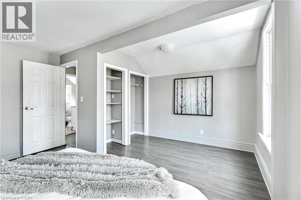 381 Herkimer Street, Hamilton, ON - Indoor Photo Showing Bedroom