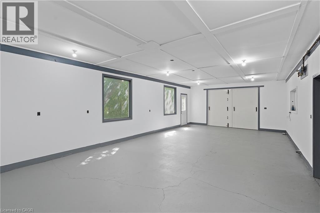 BAY ~35' X 17' - 1402 6 Highway, Flamborough, ON - Indoor Photo Showing Other Room