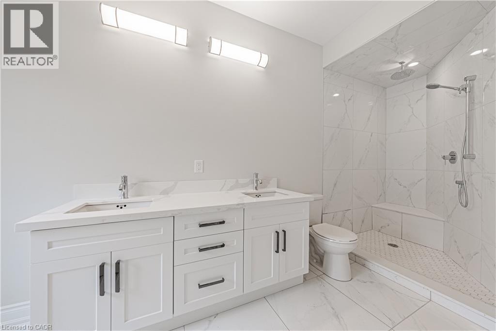 60 Cesar Place, Ancaster, ON - Indoor Photo Showing Bathroom