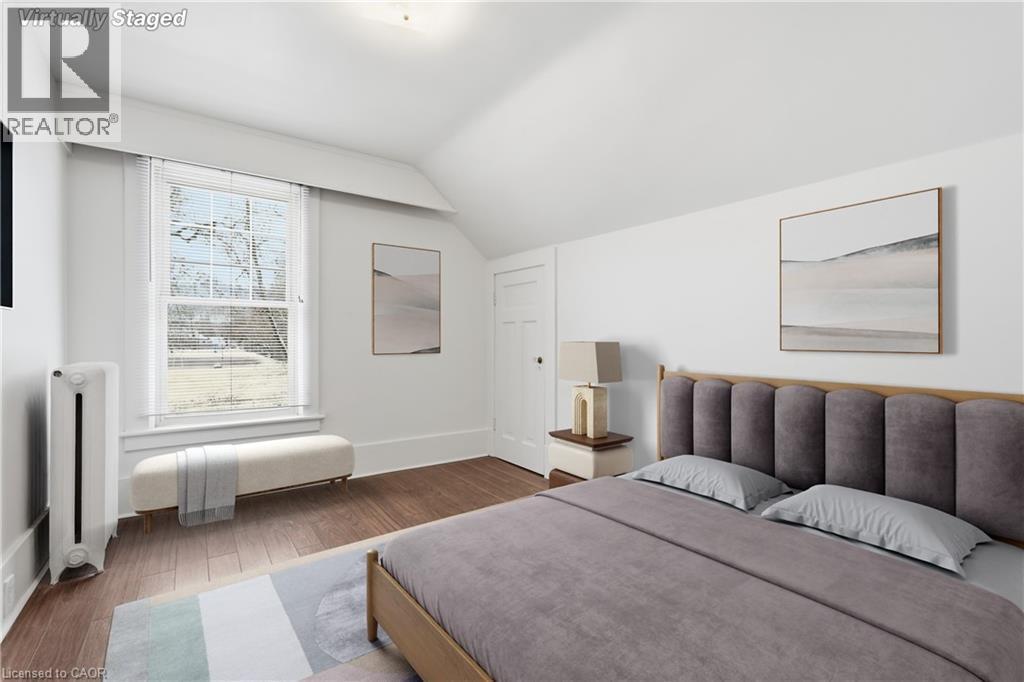 110 Houghton Avenue S, Hamilton, ON - Indoor Photo Showing Bedroom