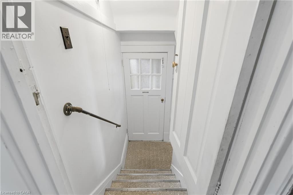 110 Houghton Avenue S, Hamilton, ON - Indoor Photo Showing Other Room