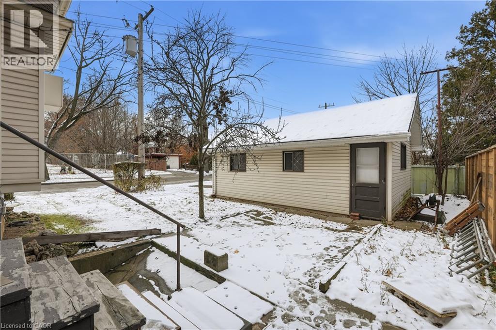 110 Houghton Avenue S, Hamilton, ON - Outdoor