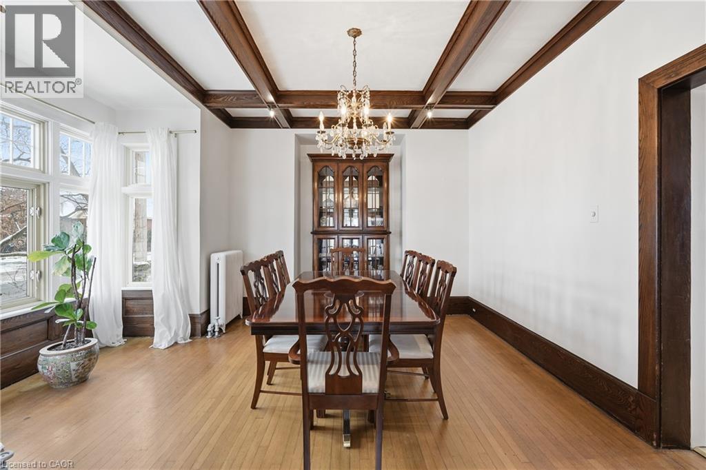110 Houghton Avenue S, Hamilton, ON - Indoor Photo Showing Dining Room