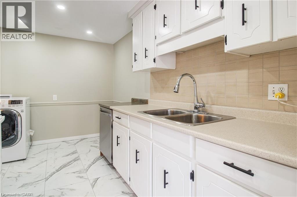 24 Tara Crescent Unit# Upper, Thorold, ON - Indoor Photo Showing Laundry Room