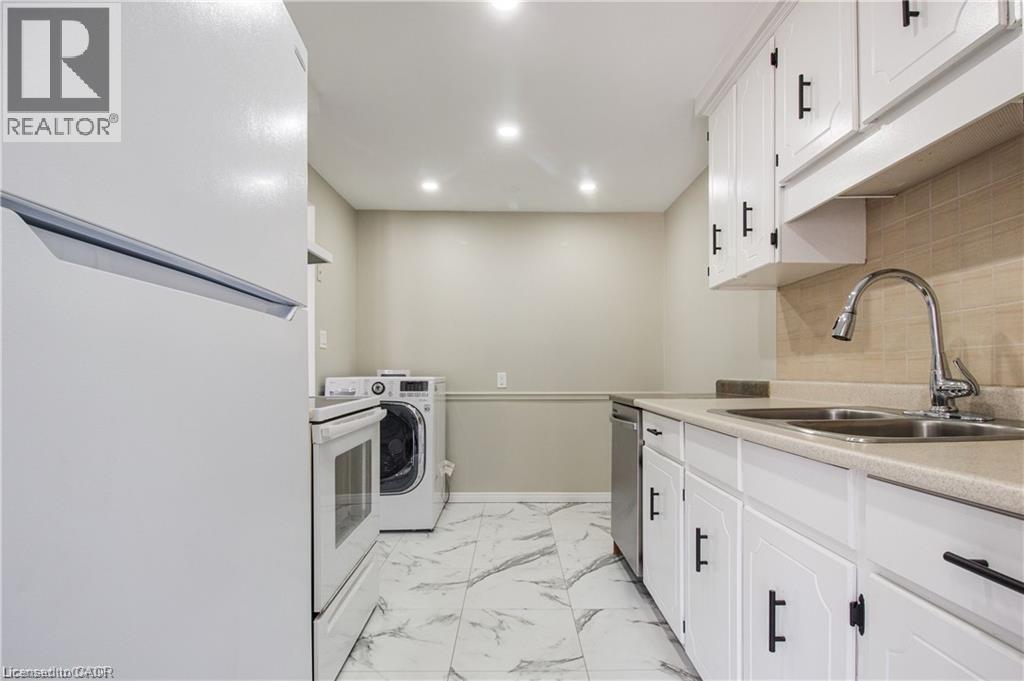 24 Tara Crescent Unit# Upper, Thorold, ON - Indoor Photo Showing Laundry Room
