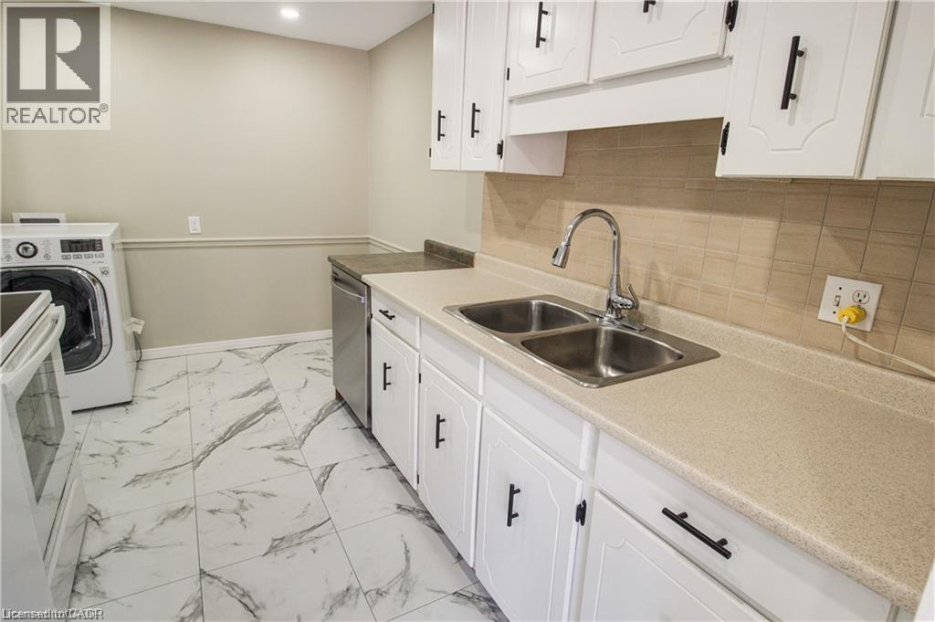24 Tara Crescent Unit# Upper, Thorold, ON - Indoor Photo Showing Laundry Room