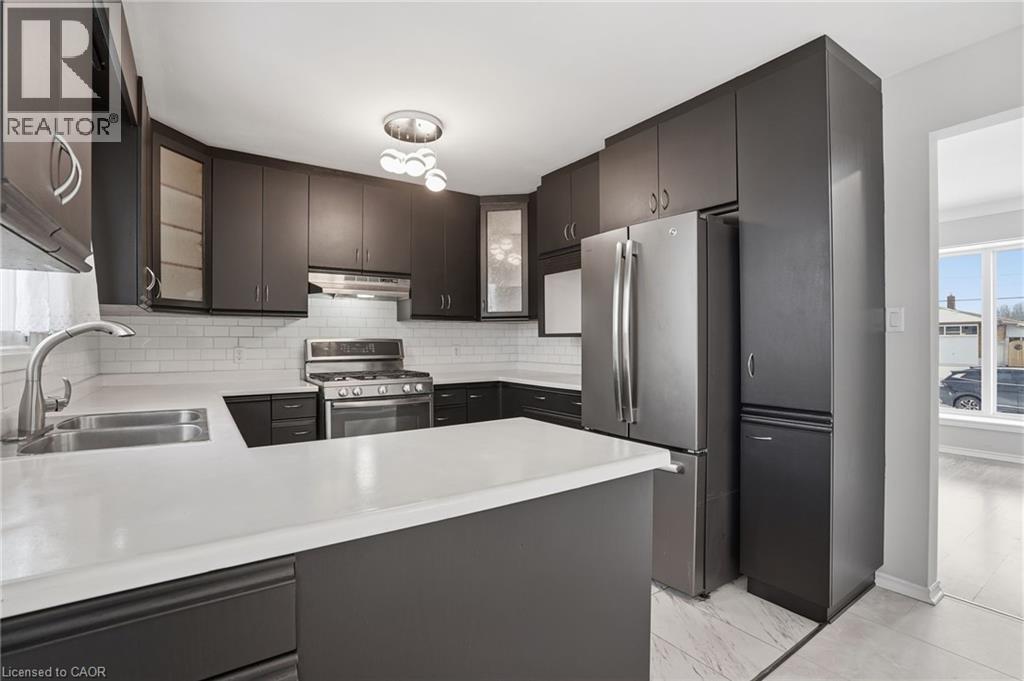 93 Wellington Street, Welland, ON - Indoor Photo Showing Kitchen With Stainless Steel Kitchen With Double Sink