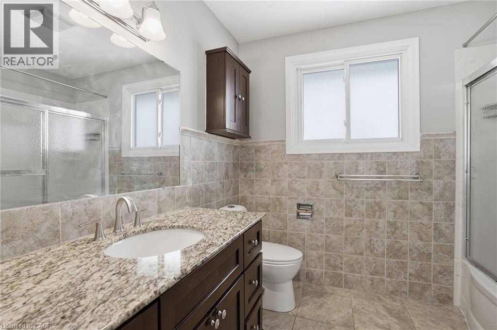 93 Wellington Street, Welland, ON - Indoor Photo Showing Bathroom