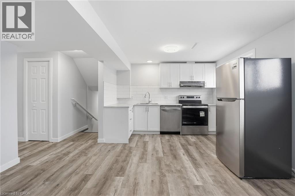 93 Wellington Street, Welland, ON - Indoor Photo Showing Kitchen With Stainless Steel Kitchen