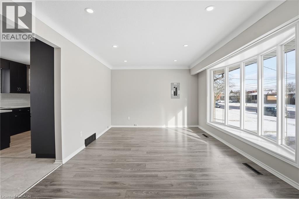 93 Wellington Street, Welland, ON - Indoor Photo Showing Other Room