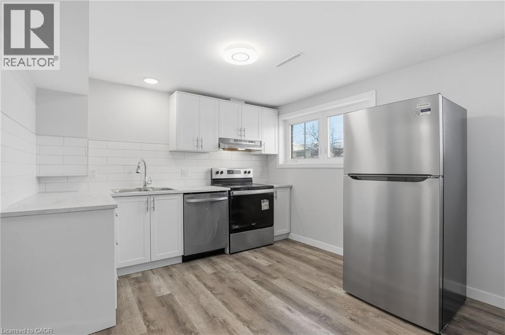 93 Wellington Street, Welland, ON - Indoor Photo Showing Kitchen With Stainless Steel Kitchen With Upgraded Kitchen