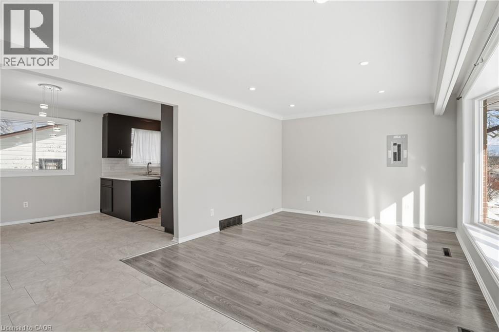 93 Wellington Street, Welland, ON - Indoor Photo Showing Other Room