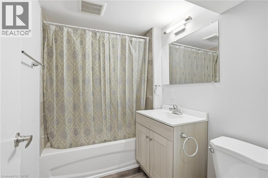 93 Wellington Street, Welland, ON - Indoor Photo Showing Bathroom