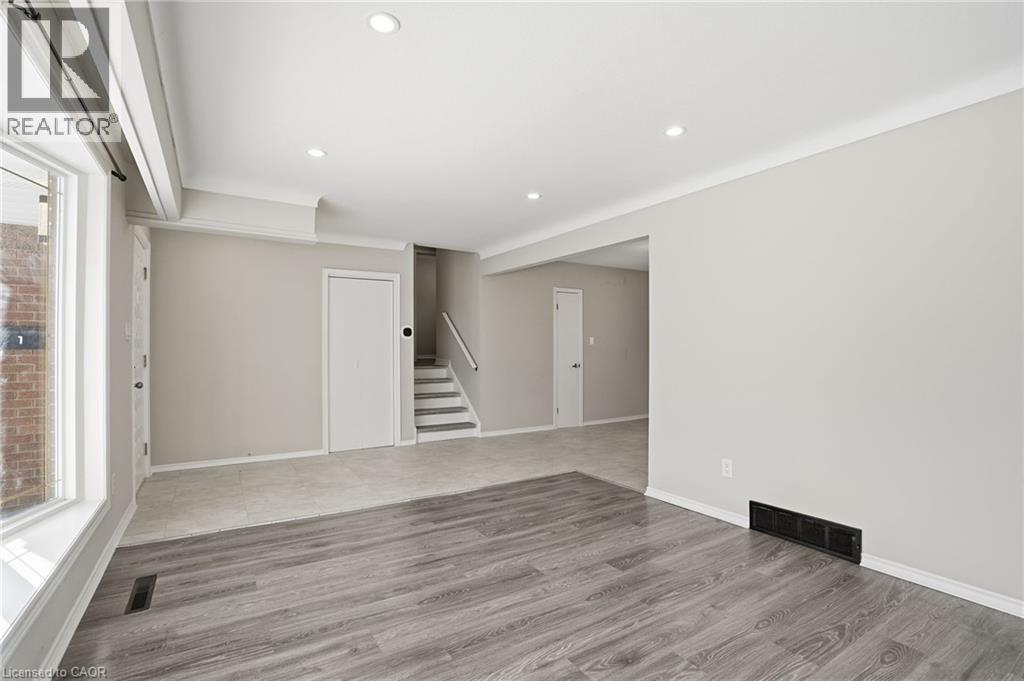 93 Wellington Street, Welland, ON - Indoor Photo Showing Other Room