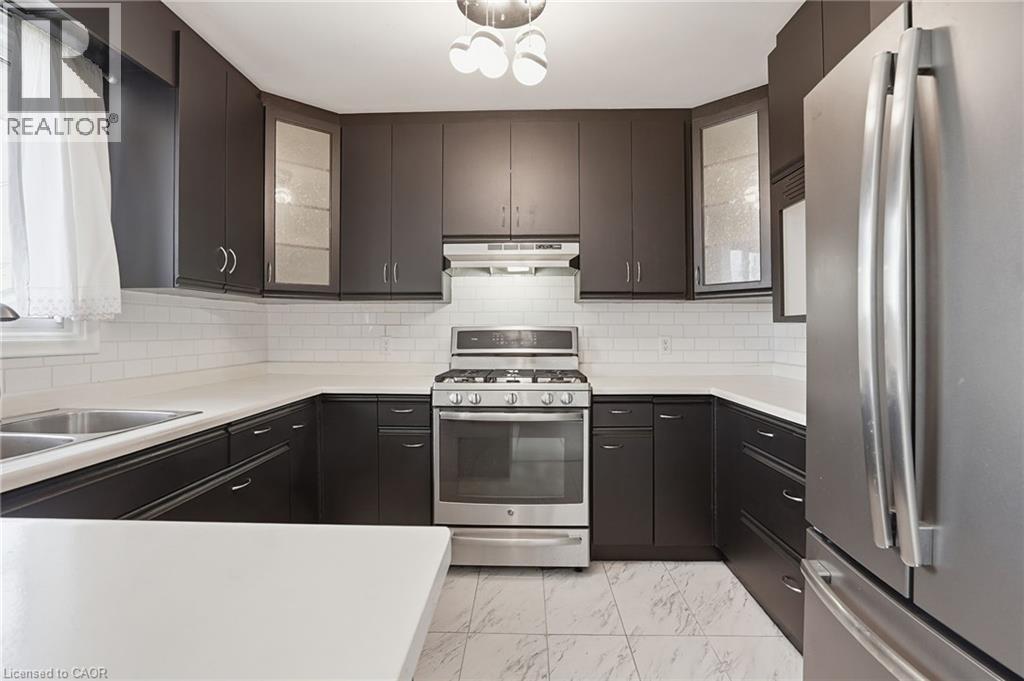 93 Wellington Street, Welland, ON - Indoor Photo Showing Kitchen With Double Sink