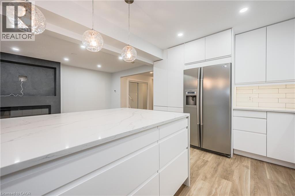 125 Steepleridge Street, Kitchener, ON - Indoor Photo Showing Kitchen